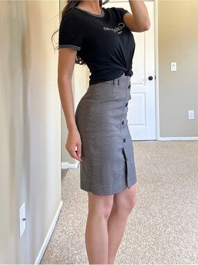 H&M Gray Houndstooth Button-Front Pencil Skirt